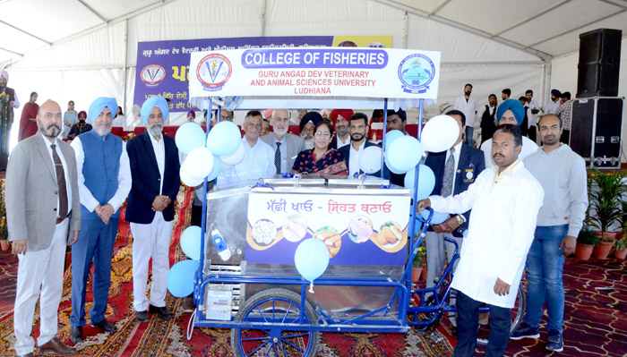 Vet Varsity Launches Mobile Fish Cart for Promoting Fish Consumption